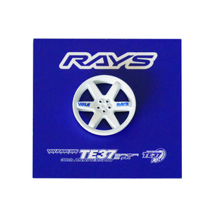 RAYS TE37 30TH RAYS x LEEN CUSTOMS COLLABORATION TE37 30TH PIN BADGE WH 7499LEEN3730W