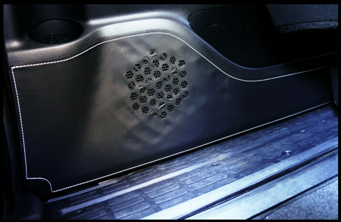 TOMS DOOR KICK PROTECTOR For VOXY ZRR8 ZWR80 08471-TZR80